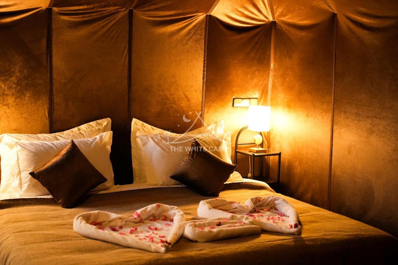The White Camp - Your Merzouga Luxury Desert Camp & Erg Chebbi Dunes Camel Riding Экстерьер фото
