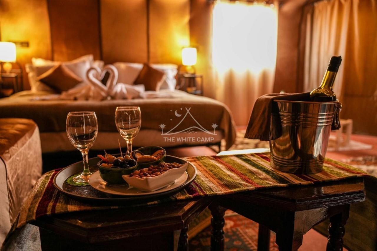 The White Camp - Your Merzouga Luxury Desert Camp & Erg Chebbi Dunes Camel Riding Экстерьер фото