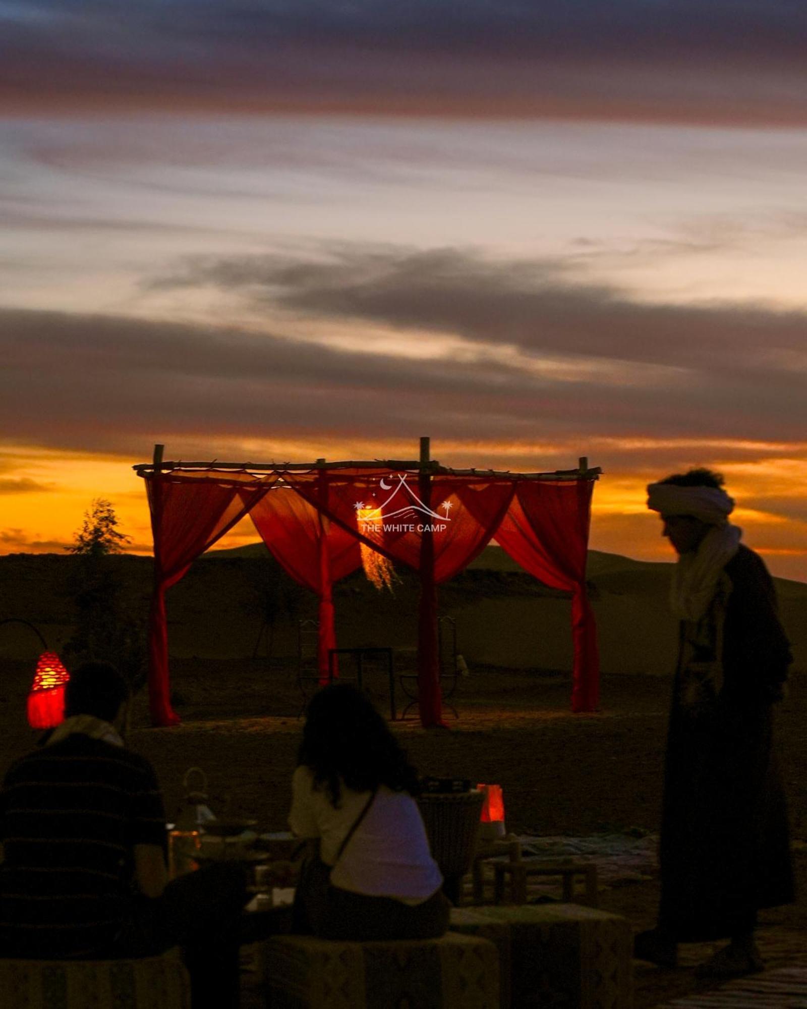 The White Camp - Your Merzouga Luxury Desert Camp & Erg Chebbi Dunes Camel Riding Экстерьер фото