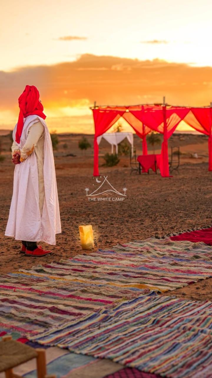 The White Camp - Your Merzouga Luxury Desert Camp & Erg Chebbi Dunes Camel Riding Экстерьер фото